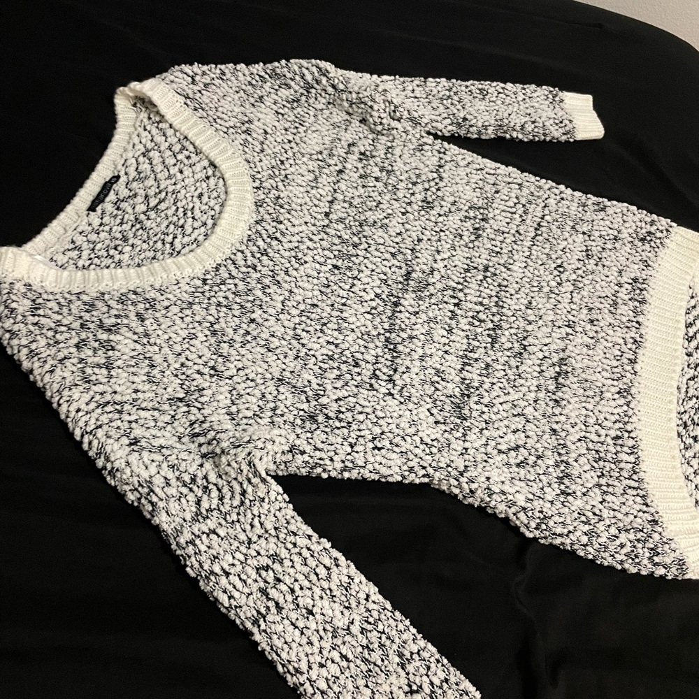 Gray & white sweater
